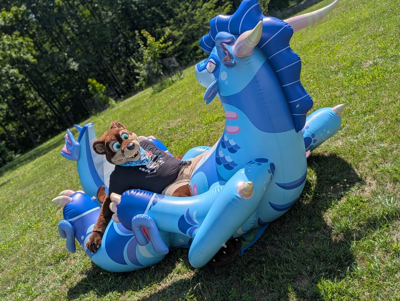 10’ Lounging Dragon Deluxe Inflatable Ride-On – 305 cm