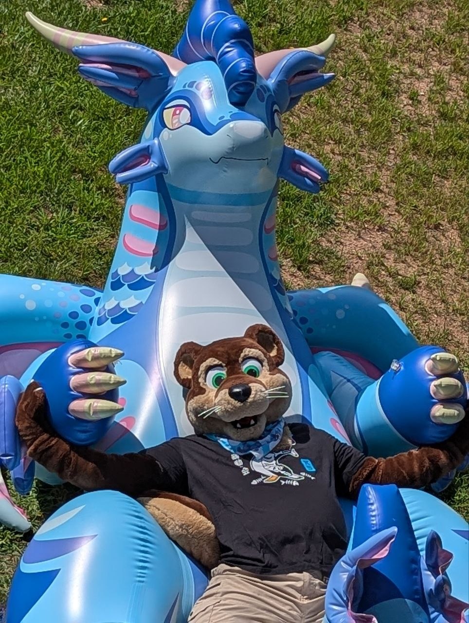 10’ Lounging Dragon Deluxe Inflatable Ride-On – 305 cm